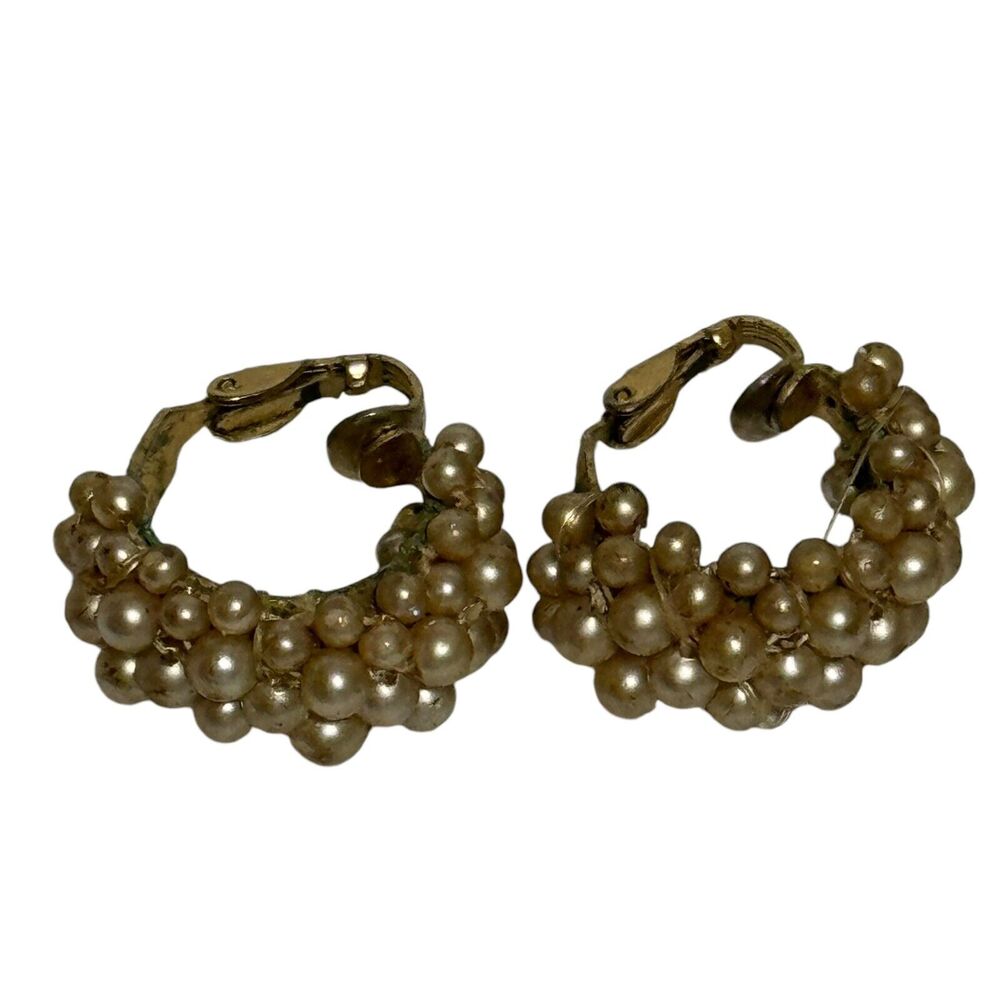 Vintage Faux Champagne Pearl Cluster Hoop Vintage Gold Tone Clip On Earrings 1”
